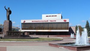 Историко-театральный экскурс: «СЛАГАЕМЫЕ УСПЕХА». К 90-летию открытия русского драмтеатра им. М. Горького