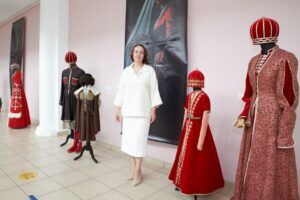 Погружение в мир женского творчества.