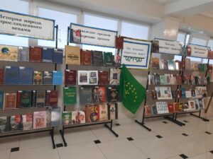 Выставка отдела национальной и краеведческой литературы в Музыкальном театре к Дню Адыгов